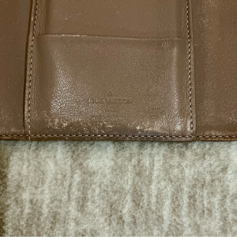 ✨💎LOUIS VUITTON💎✨ MAHINA WALLET WITH BOX AND GIFT! - Picture 9 of 12